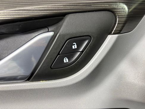 Used 2022 GMC Terrain SLE FWD image 16