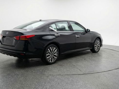 Used 2025 Nissan Altima 2.5 SV FWD image 9