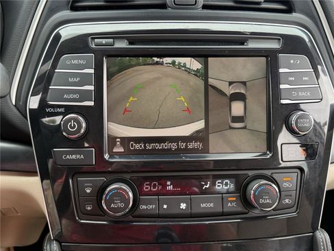 Used 2023 Nissan Maxima Platinum w/ Sport Mat Group FWD image 11
