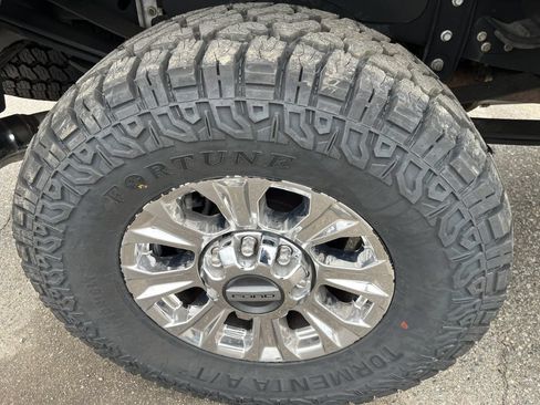 Used 2019 Ford F250 XLT w/ XLT Premium Package AWD/4WD image 14