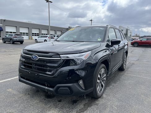 Used 2025 Subaru Forester Touring AWD/4WD image 1