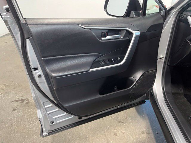 Used 2025 Toyota RAV4 XLE AWD/4WD image 26