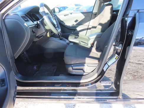 Used 2016 Volkswagen Jetta S image 12
