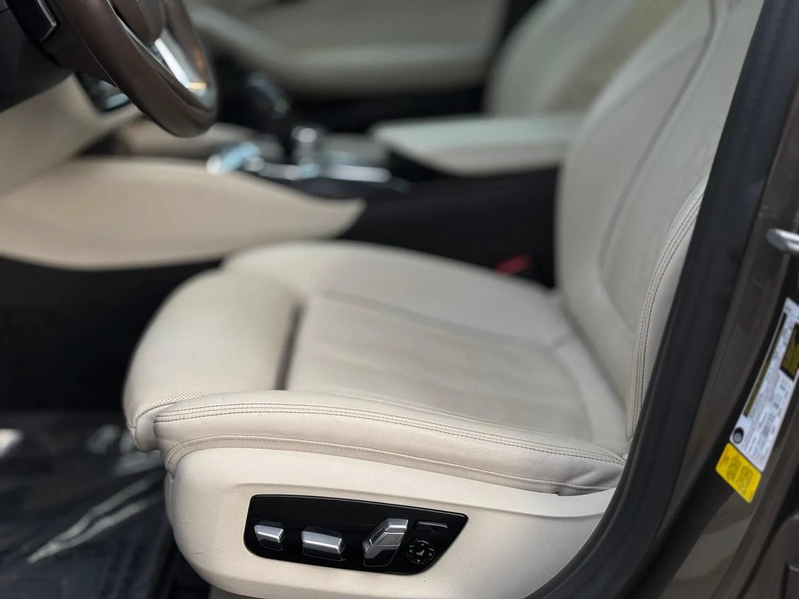 Used 2017 BMW 540i RWD image 10