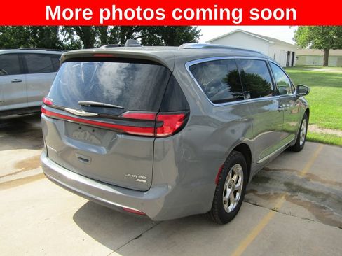 Used 2021 Chrysler Pacifica Limited w/ Premium & Safety Sphere Group AWD/4WD image 5
