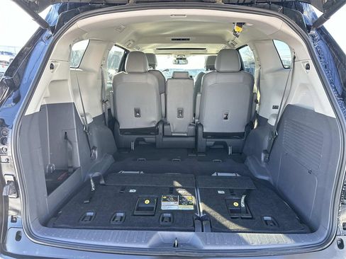 Used 2024 Toyota Sienna XLE image 10