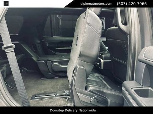 Used 2020 Ford Expedition XLT w/ Equipment Group 202A AWD/4WD image 23