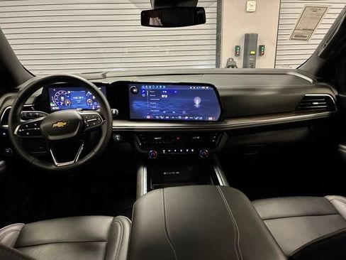 Used 2025 Chevrolet Tahoe Premier RWD image 12