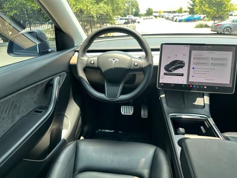 Used 2022 Tesla Model Y Long Range AWD/4WD image 32