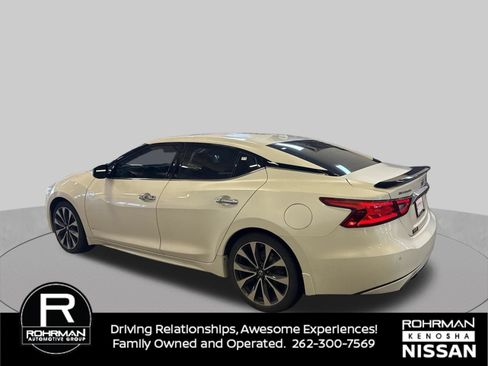 Used 2016 Nissan Maxima SR w/ Interior Lighting Package FWD image 3