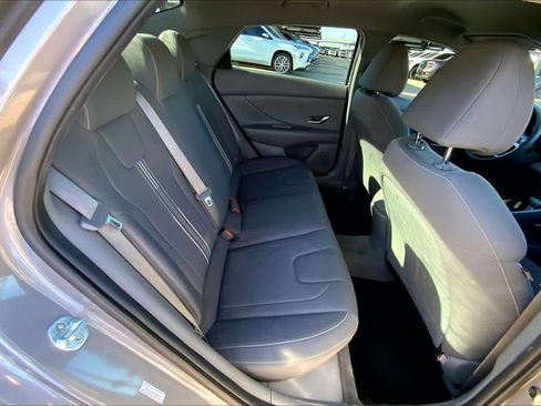 Used 2022 Hyundai Elantra SEL FWD image 32