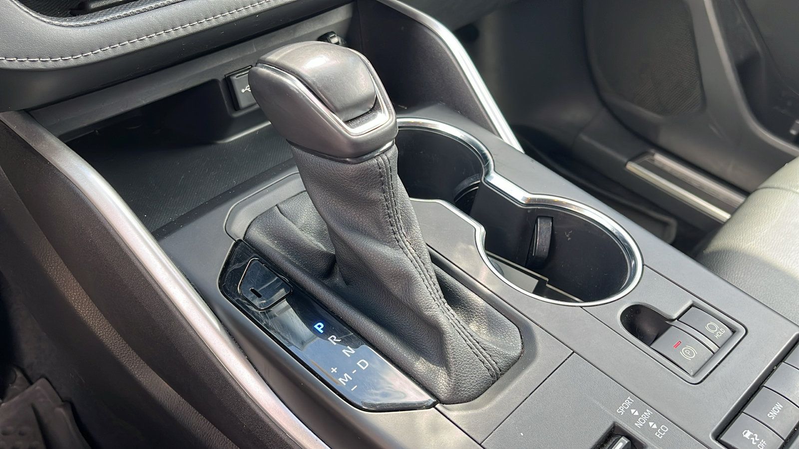 Used 2021 Toyota Highlander XSE FWD image 21