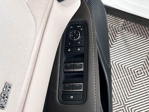 Used 2024 Lexus RX 450h AWD w/ Luxury Package image 23