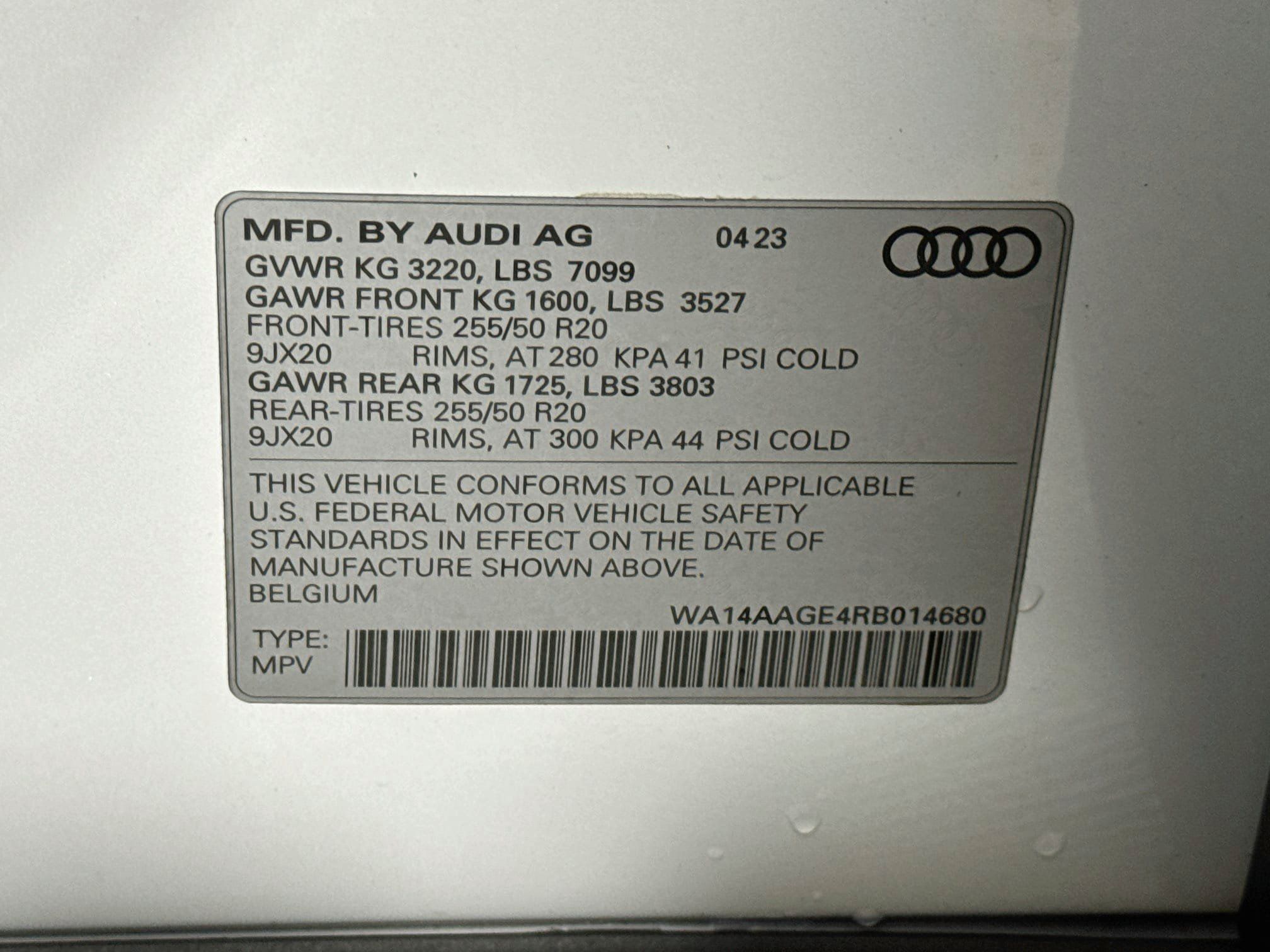 Used 2024 Audi Q8 e-tron Premium AWD/4WD image 33