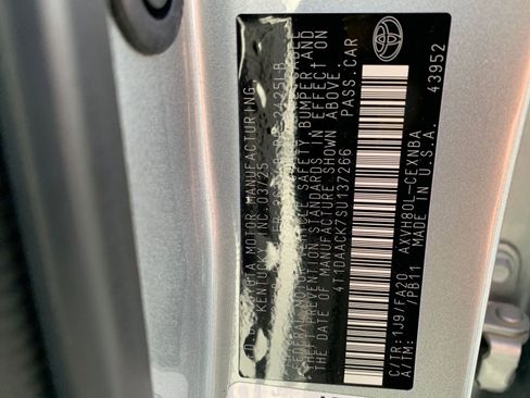 Used 2025 Toyota Camry LE image 28