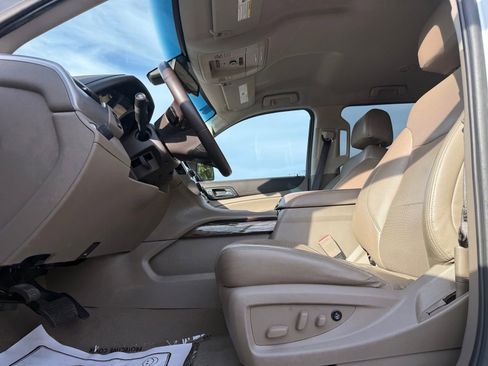 Used 2020 GMC Yukon XL SLE w/ SLE Value Package RWD image 15