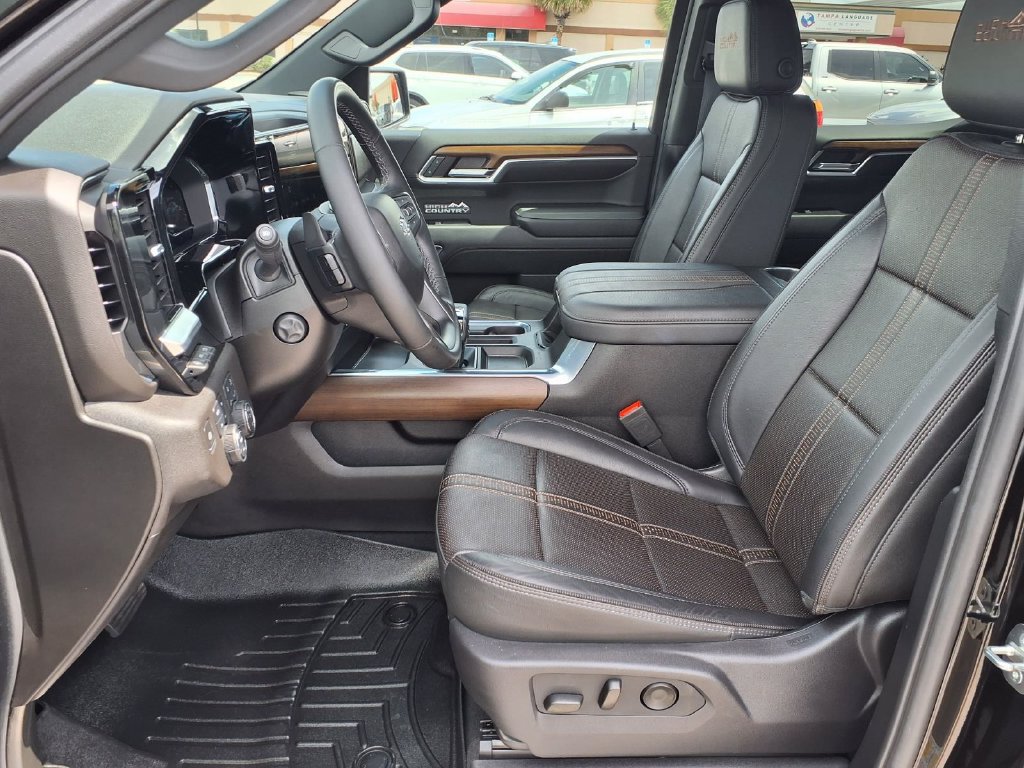 Used 2024 Chevrolet Silverado 1500 High Country w/ Technology Package AWD/4WD image 24
