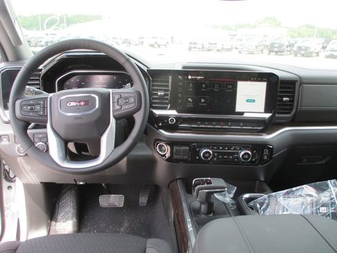 New 2026 GMC Sierra 1500 Elevation AWD/4WD image 17