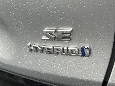 Used 2024 Toyota RAV4 SE image 10