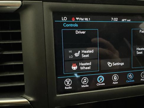 Used 2020 Chrysler Pacifica Touring-L FWD image 28