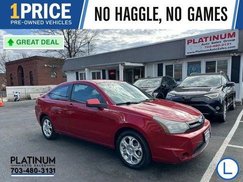 Used 2010 Ford Focus SE FWD image 1