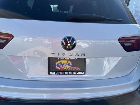 Used 2023 Volkswagen Tiguan SE image 8