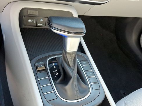 Used 2025 Hyundai Kona SEL image 13