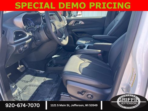 New 2026 Chrysler Pacifica Select image 24