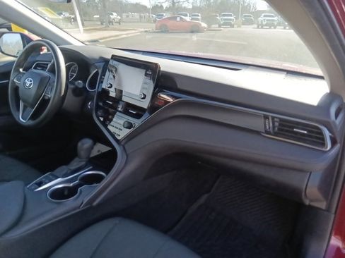 Used 2022 Toyota Camry LE image 32