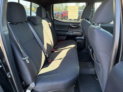 Used 2020 Toyota Tacoma TRD Off-Road AWD/4WD image 17