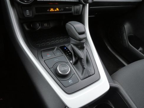 Certified 2025 Toyota RAV4 LE image 25