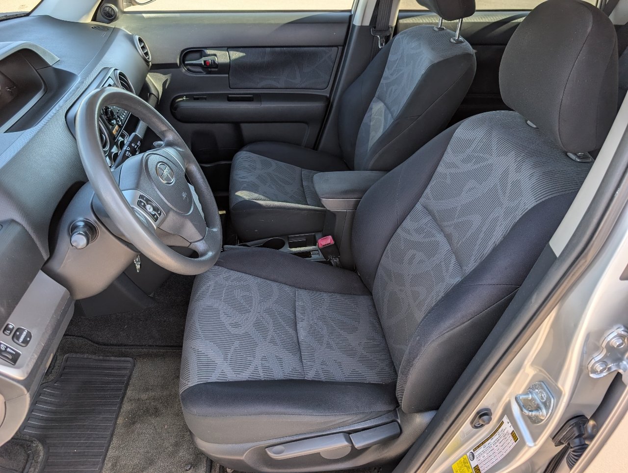 Used 2012 Scion xB FWD image 2