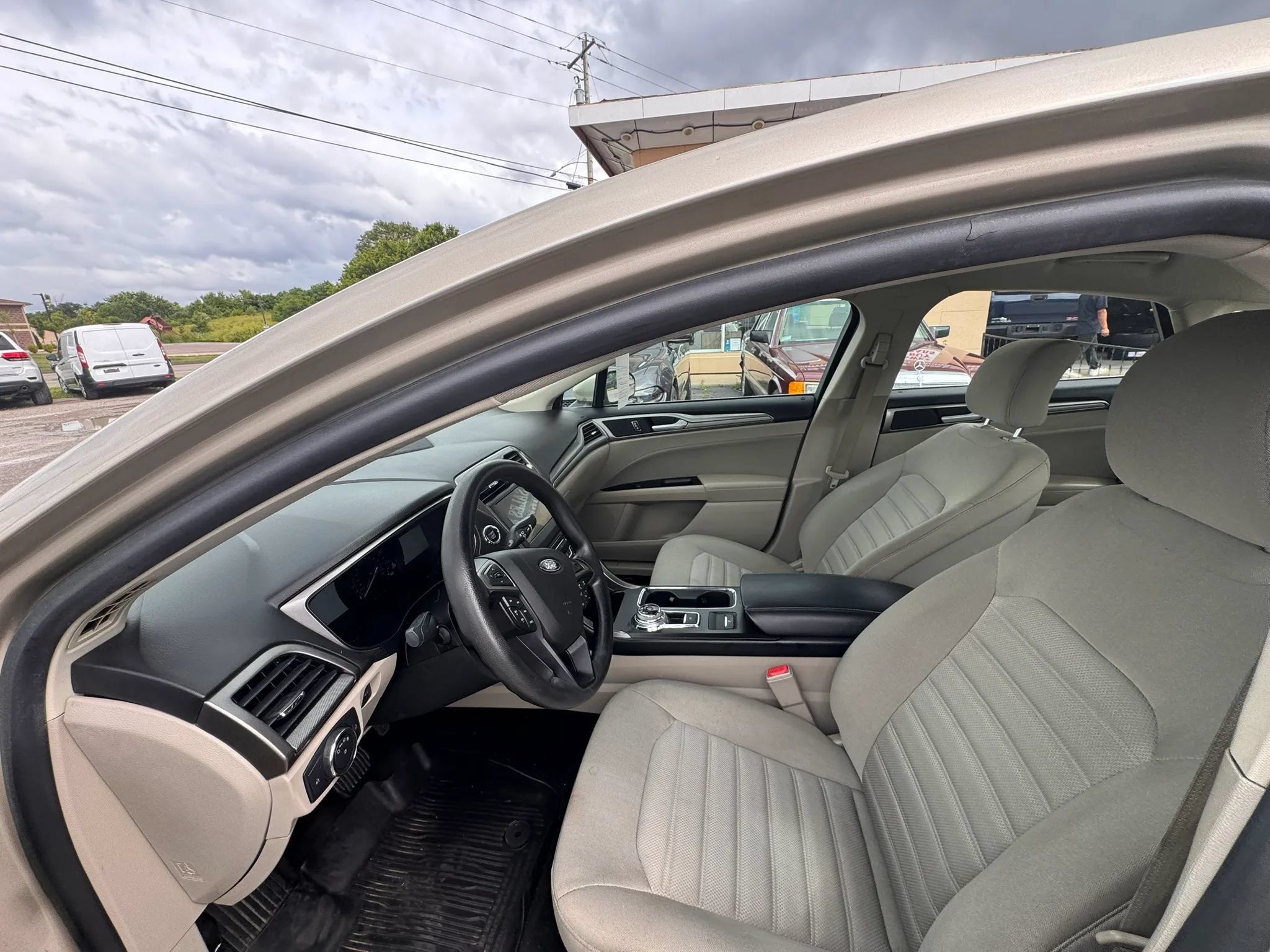 Used 2018 Ford Fusion SE w/ Fusion SE Technology Package FWD image 11