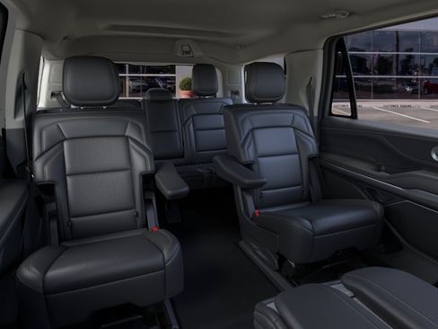 New 2026 Lincoln Navigator Premiere AWD/4WD image 11