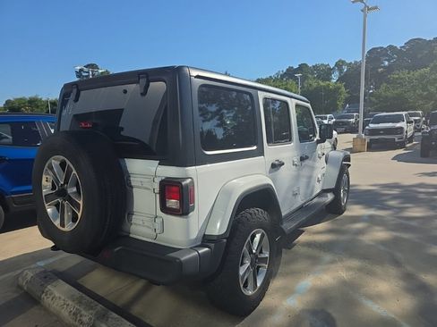 Used 2018 Jeep Wrangler Unlimited Sahara AWD/4WD image 5