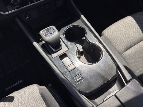 Certified 2025 Nissan Rogue SV FWD image 17