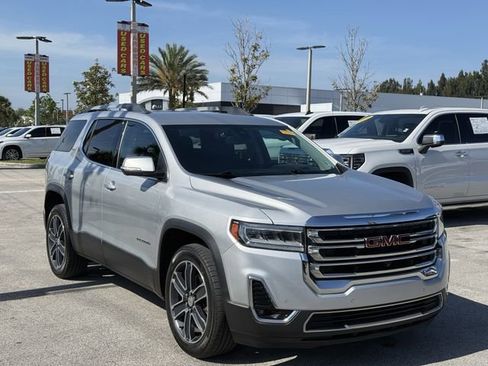Used 2020 GMC Acadia SLT w/ Driver Alert Package II FWD image 4
