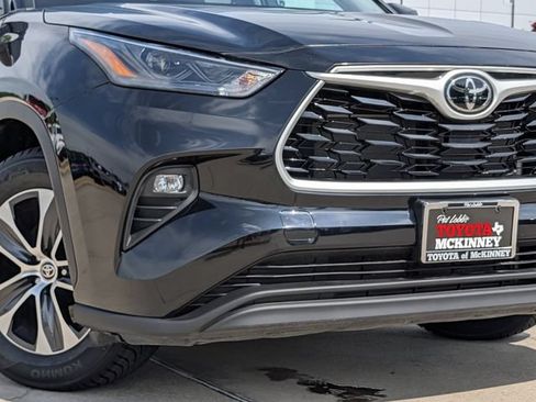 Used 2023 Toyota Highlander XLE AWD/4WD image 3