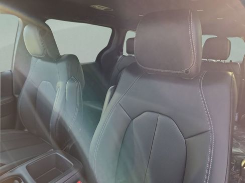 New 2026 Chrysler Pacifica Select image 14