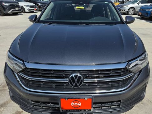 Used 2023 Volkswagen Jetta SE FWD image 4