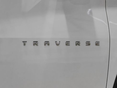 Used 2018 Chevrolet Traverse LT FWD image 65
