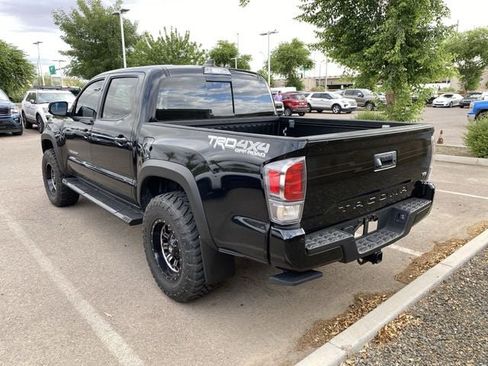 Used 2020 Toyota Tacoma TRD Off-Road w/ TRD Premium Off Road Package AWD/4WD image 2