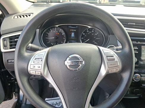 Used 2016 Nissan Rogue SV image 18