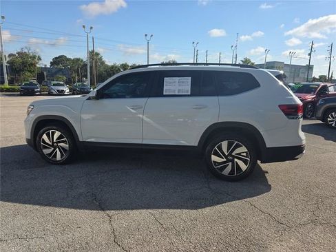 Used 2024 Volkswagen Atlas SE w/ Panoramic Sunroof Package FWD image 6