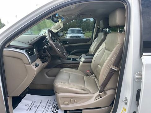 Used 2017 Chevrolet Suburban LT RWD image 19
