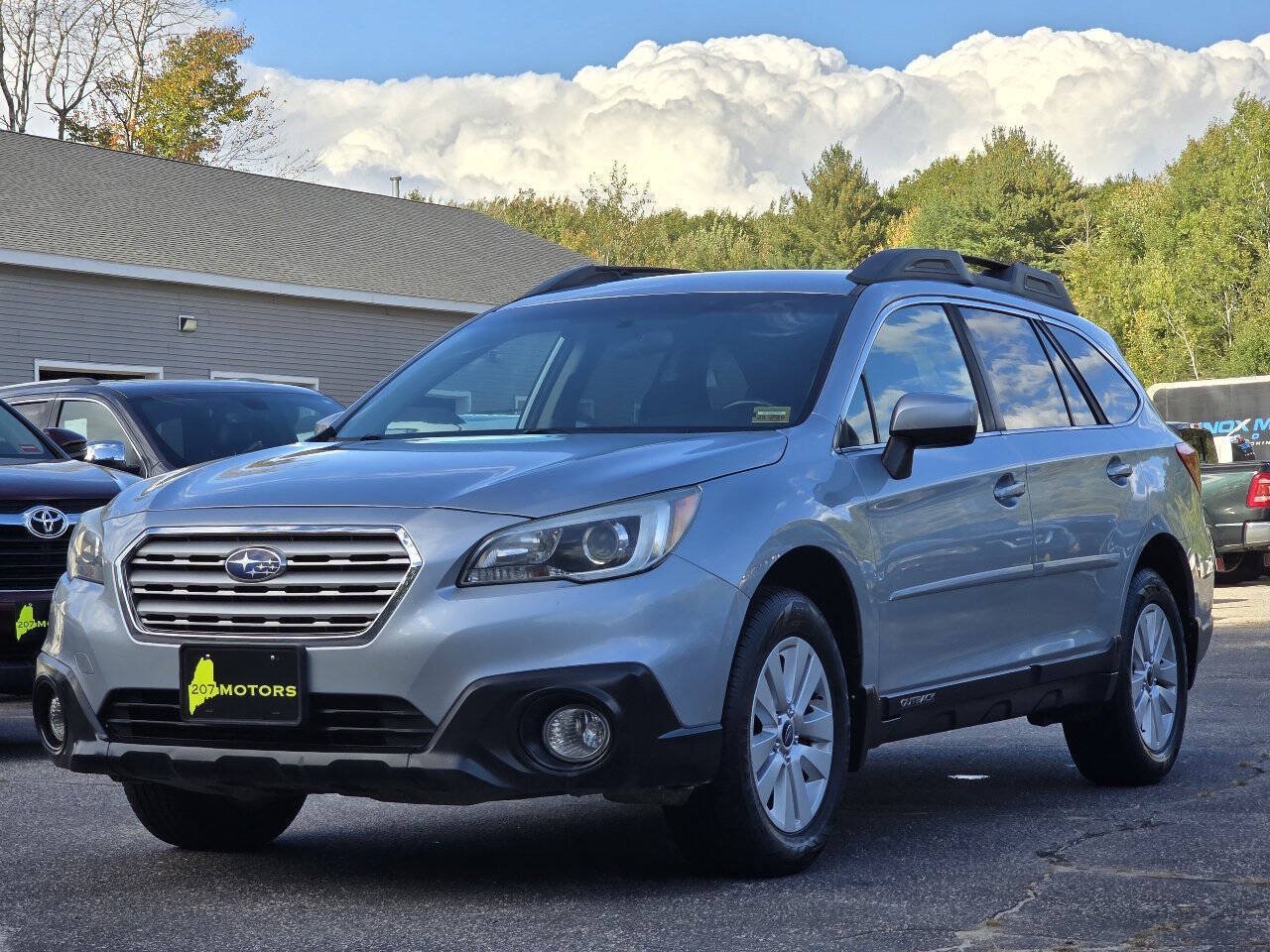 Used 2017 Subaru Outback 2.5i Premium AWD/4WD image 3