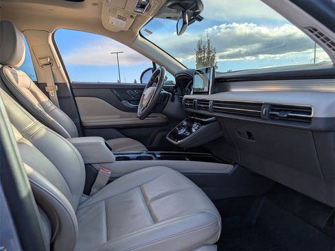 Used 2022 Lincoln Corsair AWD w/ Premium Package image 20