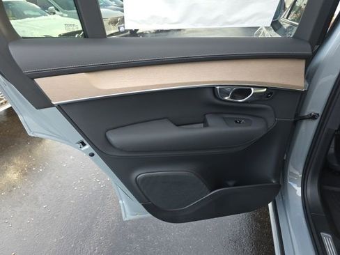 New 2026 Volvo XC90 B6 Plus w/ Protection Package Premier image 18