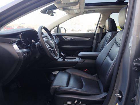 Used 2017 Cadillac XT5 Luxury w/ Driver Awareness Package image 7