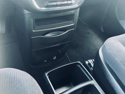 Used 2018 Dodge Grand Caravan SE FWD image 29